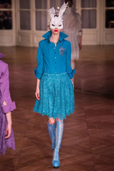 Look 18